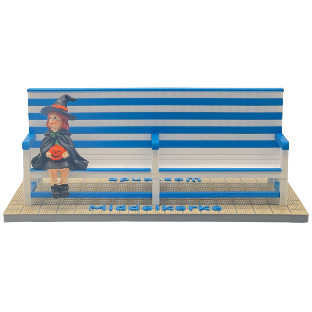 Poppetjes Halloween heks met pompoen voor bankje Middelkerke-Westende