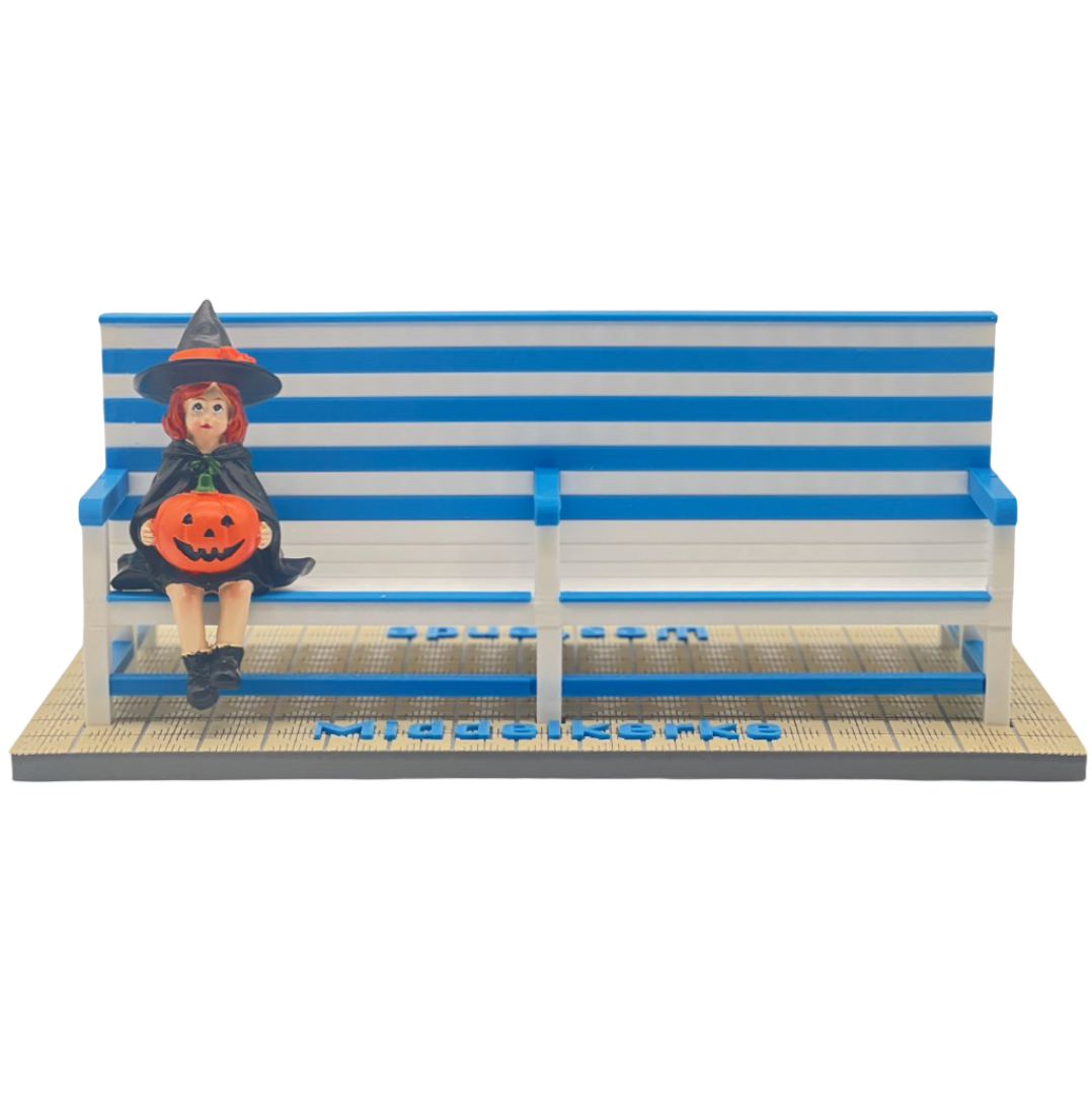 Poppetjes Halloween heks met pompoen voor bankje Middelkerke-Westende