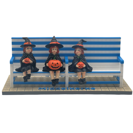 Poppetjes Halloween heks met pompoen voor bankje Middelkerke-Westende