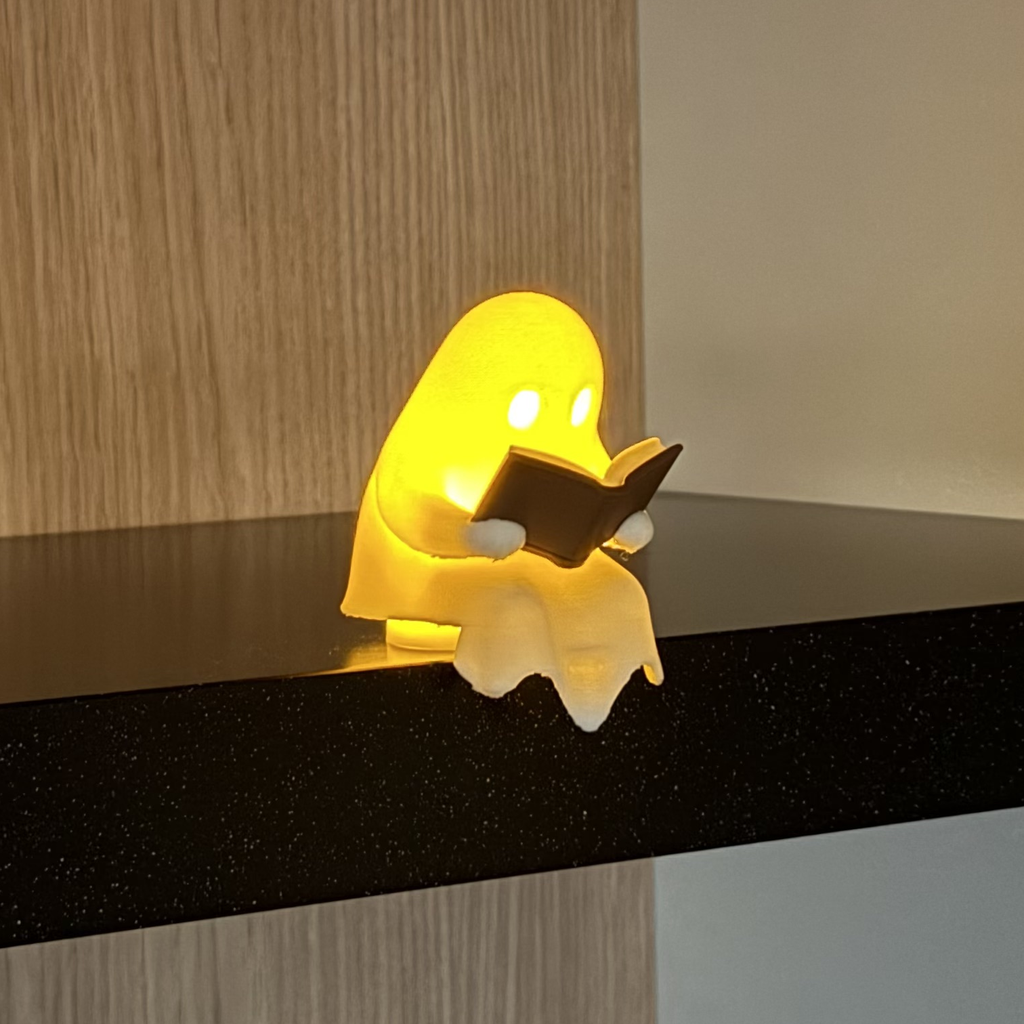 Lezend spookje met lichtje