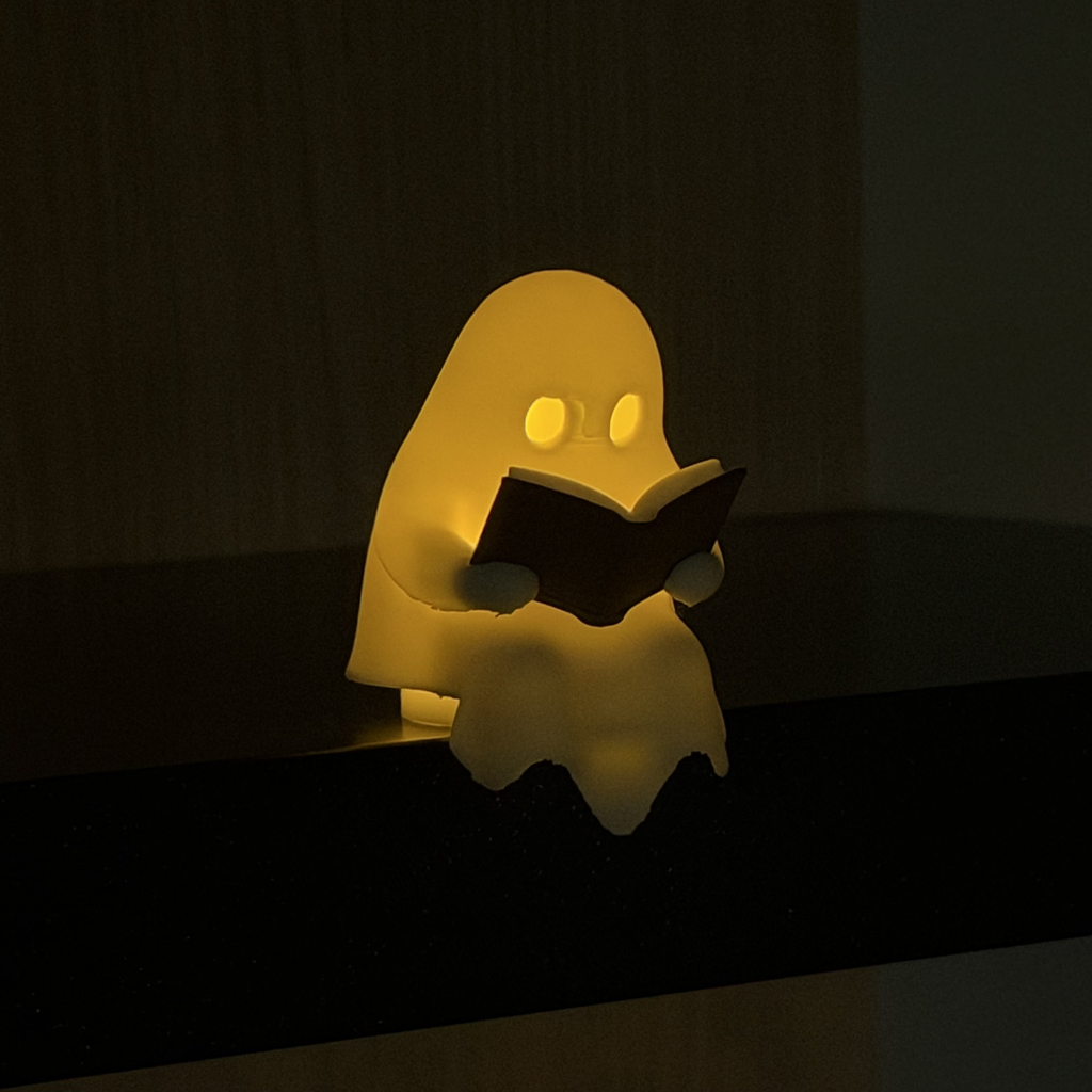 Lezend spookje met lichtje