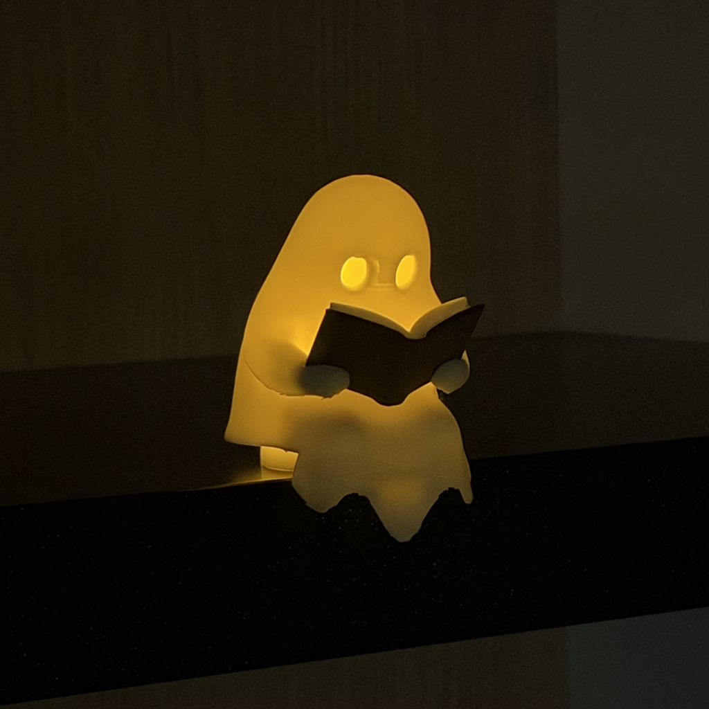 Lezend spookje met lichtje